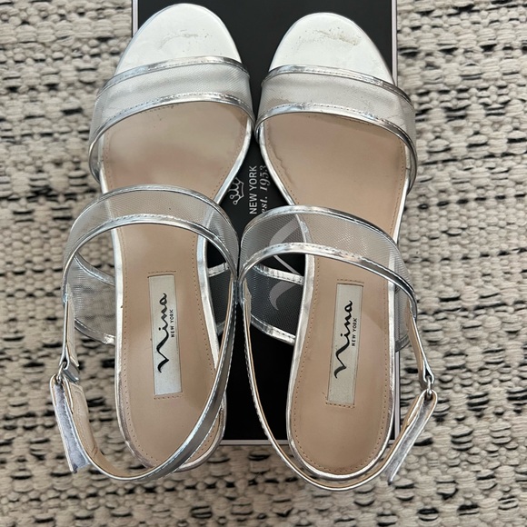 Nina Ganice SILVER METALLIC FOIL WITH MESH BLOCK HEEL HOOK & LOOP SANDALS | Sz 8 - Picture 3 of 10